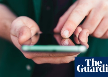 Smartphones should carry health warning, Spanish government told