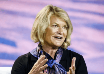 Cynthia Lummis Calls for Powell to Resign