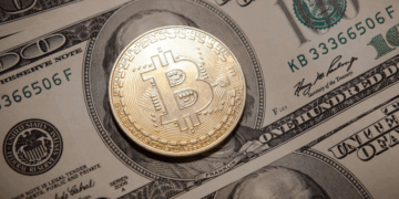 Bitcoin Price Watch: $117.5K to $118K Consolidation Signals Tension Before Breakout