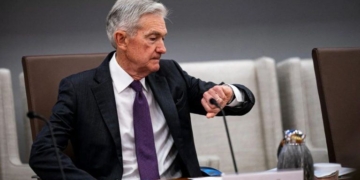 Powell Holds Rates, But Two Colleagues Dissent