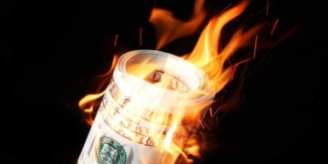 US Dollar Dominance Under Fire as Sanctions Push Nations to Alternatives