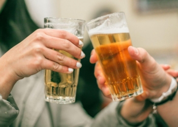 Pubs in England and Wales to allow digital ID apps to prove age