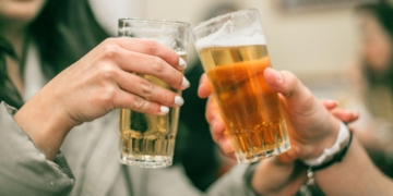 Pubs in England and Wales to allow digital ID apps to prove age
