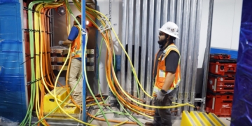 Will a switch to light speed cut power use at data centres?