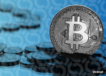 Bitcoin Hovers at $76K as Analysts Argue the Fed Matters More Than Clarity Act