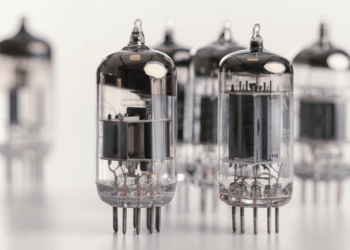 A 460-Vacuum-Tube Computer Shows What Modern Laptops Hide