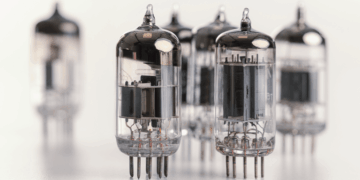 A 460-Vacuum-Tube Computer Shows What Modern Laptops Hide