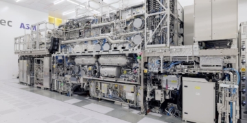 ASML locks in TSMC, Samsung, and Intel while Huawei races to break its grip