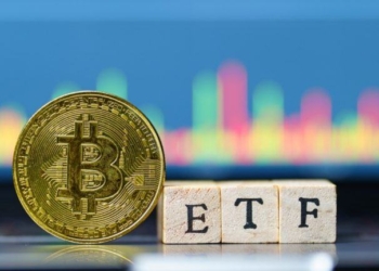 Bitcoin ETFs Flip From $426M Outflow to $6M Weekly Inflow
