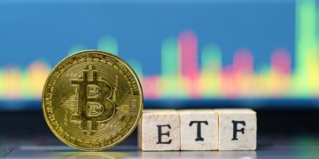 Bitcoin ETFs Flip From $426M Outflow to $6M Weekly Inflow