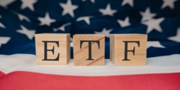 Bitcoin, Ether ETFs Lose $520M as XRP Bucks Fed Rate-Hike Selloff