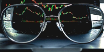 People More Interested in Buying Bitcoin Than Investing in AI: Google Data