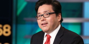 Tom Lee Sees Bullish 12 Months as Wall Street Embraces Crypto